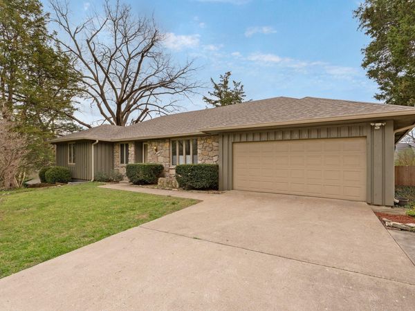 5211 S Timberlake Drive, Springfield, MO 65804