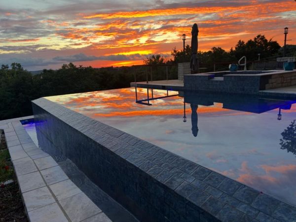 180 Crescent Circle , Hollister, MO 65672