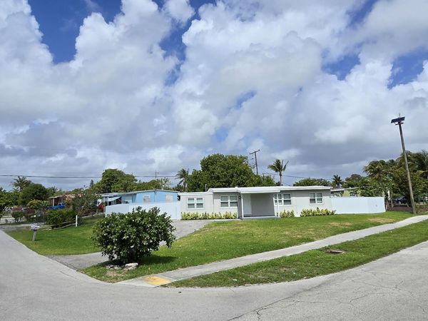 591 Seagrape Road, Lantana, FL 33462