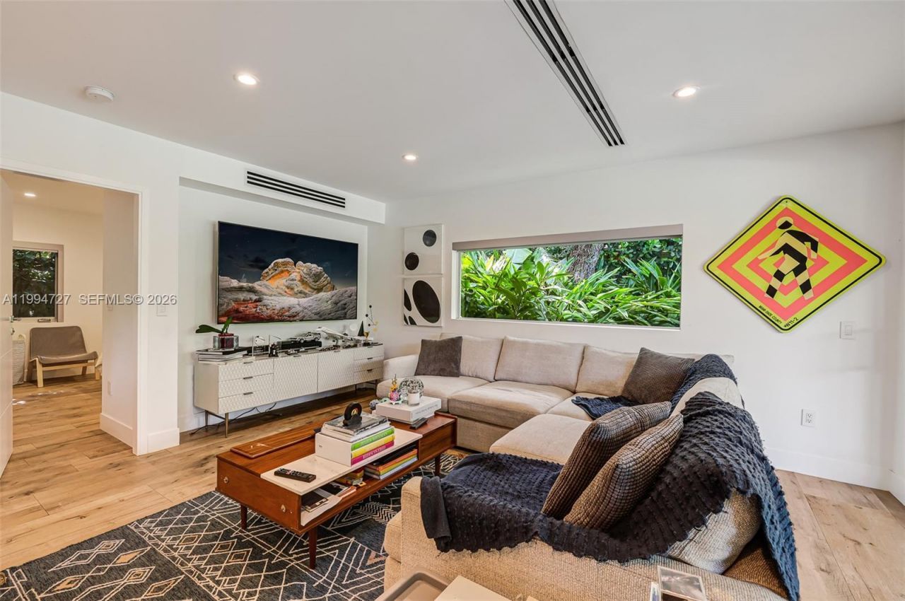 79 W Shore Dr , Miami, FL 33133 Photo