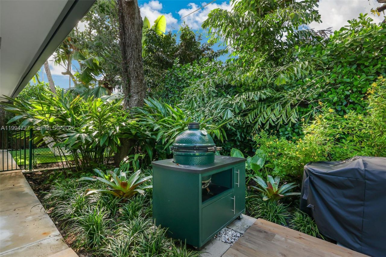 79 W Shore Dr , Miami, FL 33133 Photo