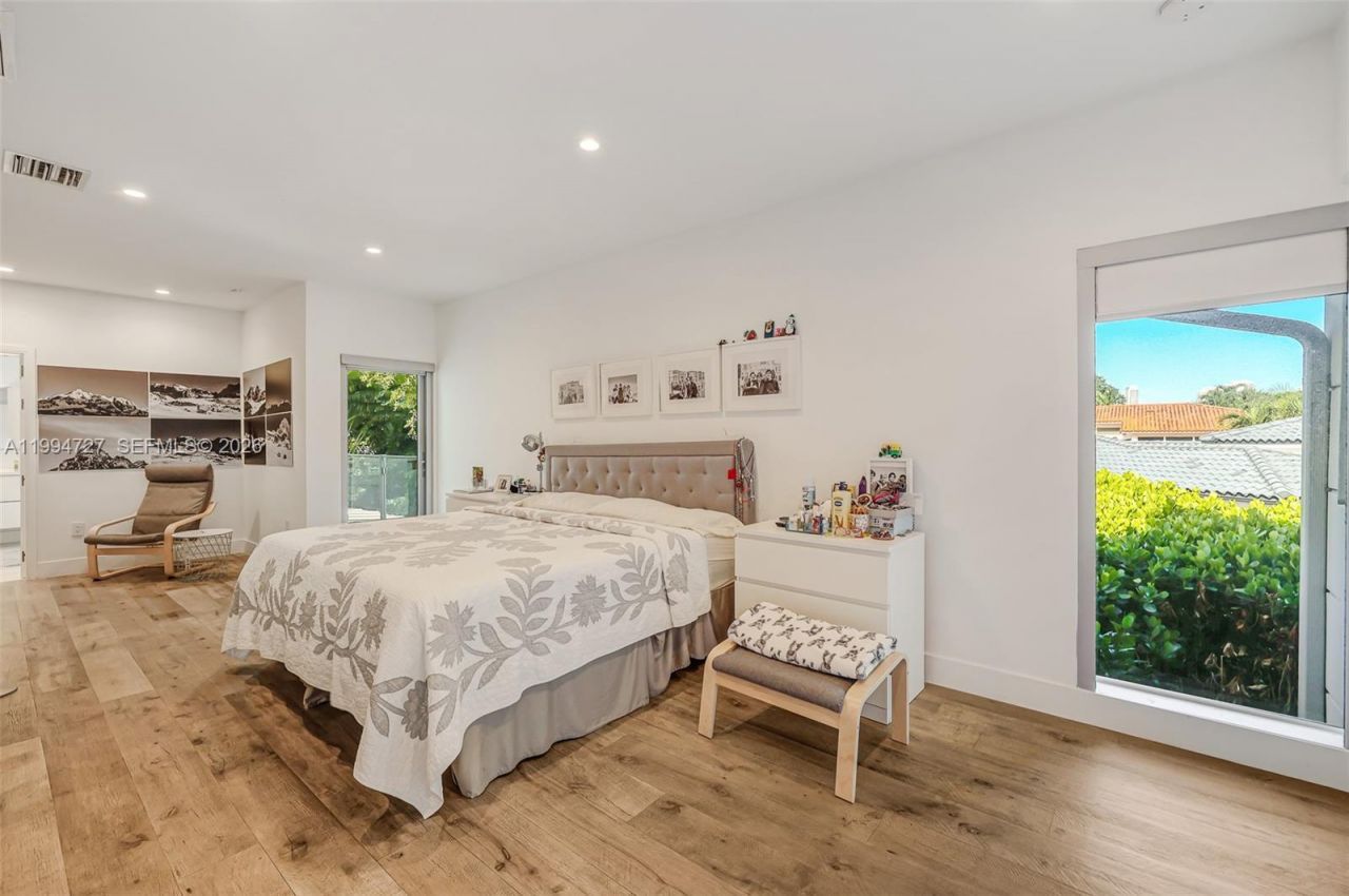 79 W Shore Dr , Miami, FL 33133 Photo