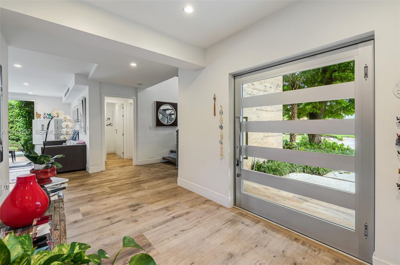 79 W Shore Dr , Miami, FL 33133 Photo