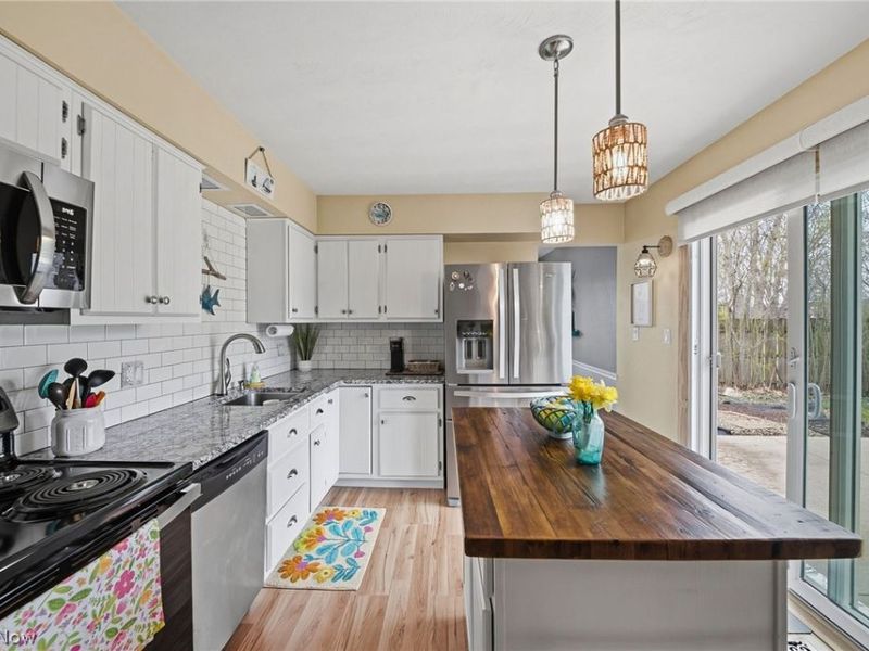 4560 Newbury Drive, Vermilion, OH 44089 Photo 10