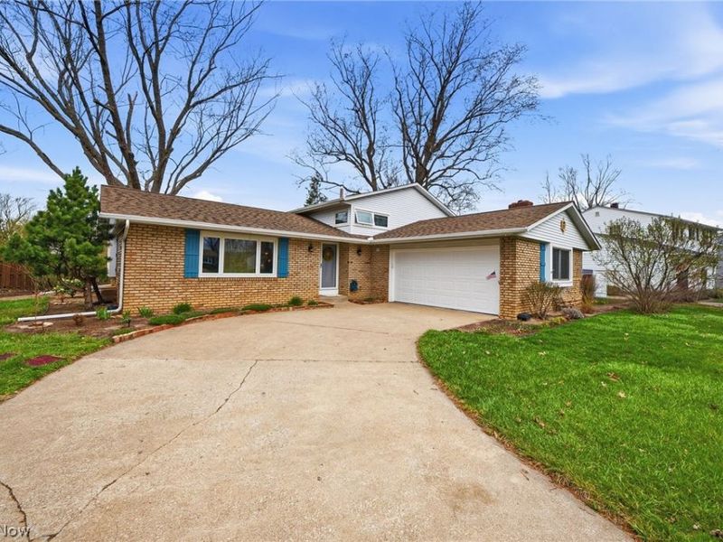 4560 Newbury Drive, Vermilion, OH 44089 Photo 2