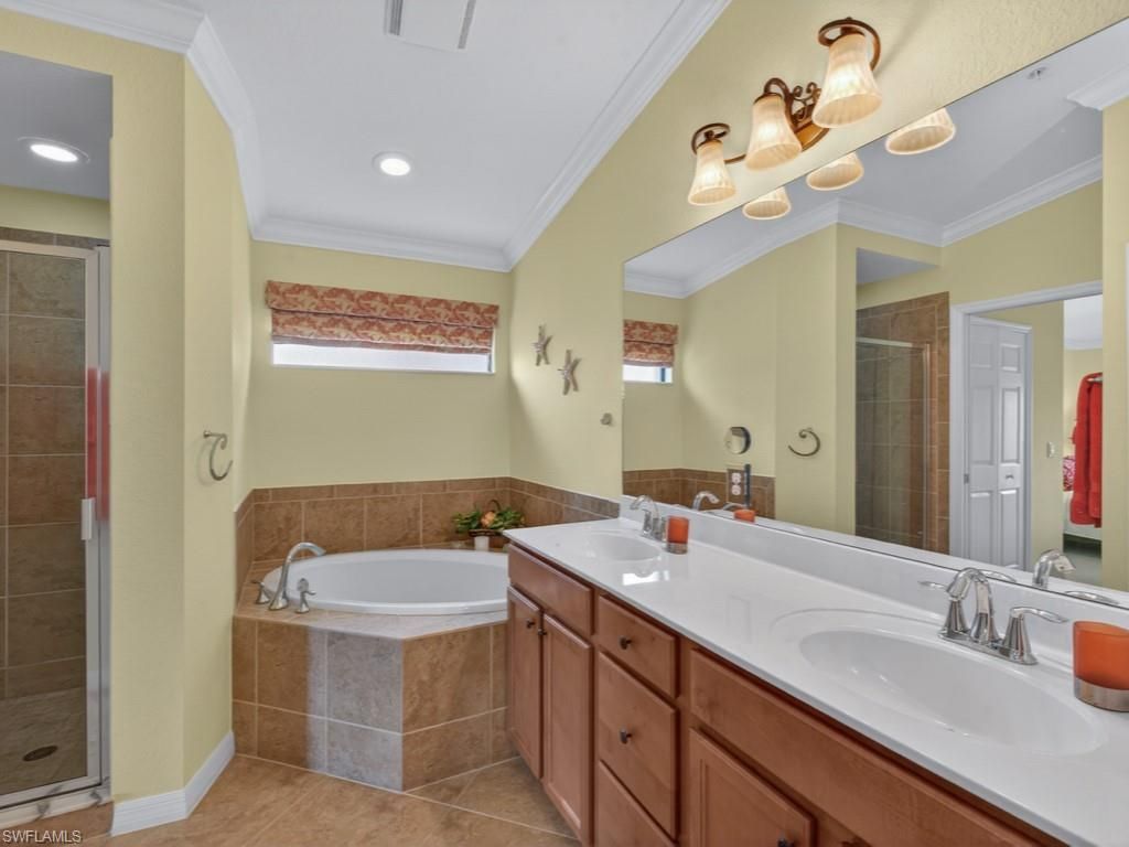 9844 Venezia Cir E, Unit 726, Naples, FL 34113 Photo