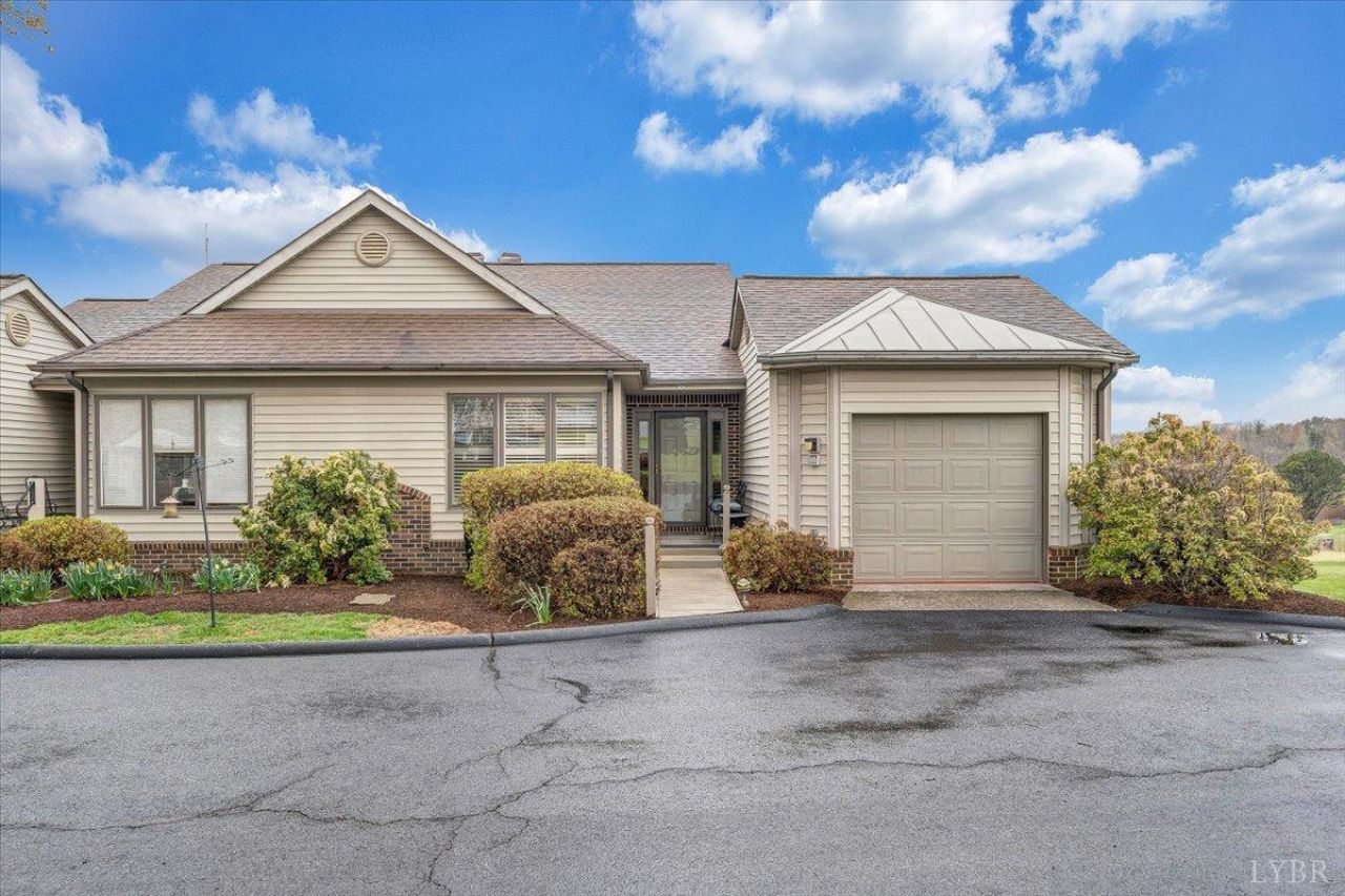 66 Scarlet Street, Hardy, VA 24101