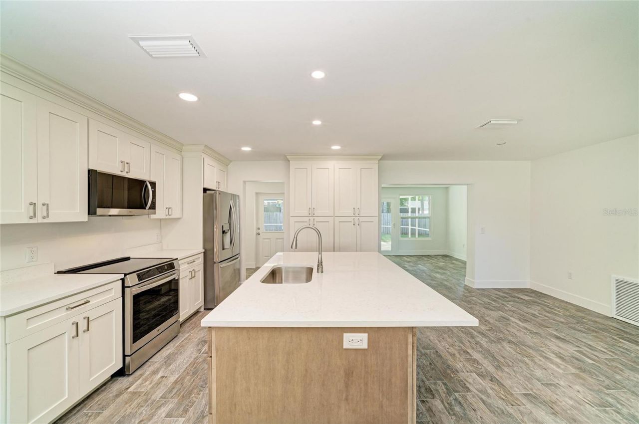 6105 7th Avenue Drive W, Bradenton, FL 34209 Photo