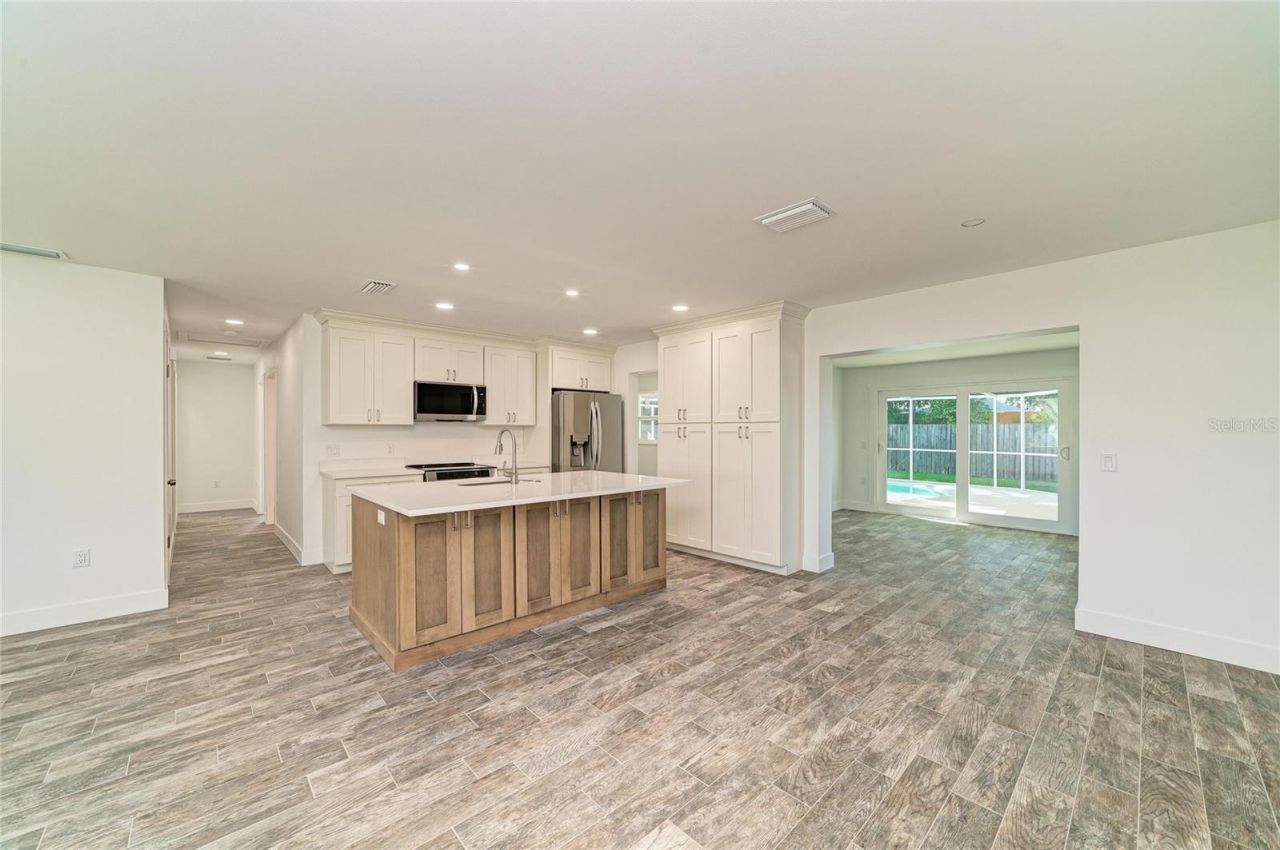 6105 7th Avenue Drive W, Bradenton, FL 34209 Photo