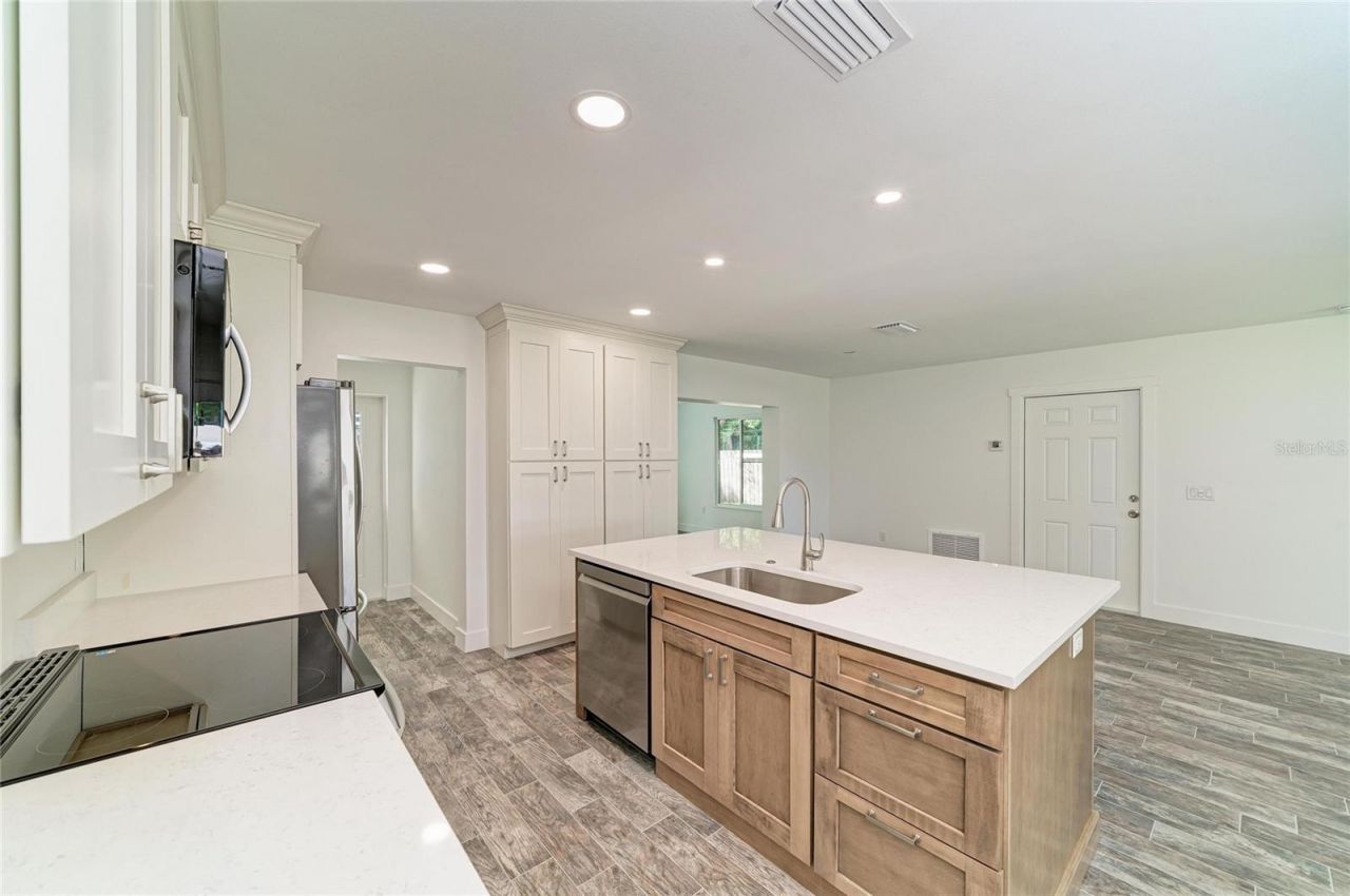 6105 7th Avenue Drive W, Bradenton, FL 34209 Photo