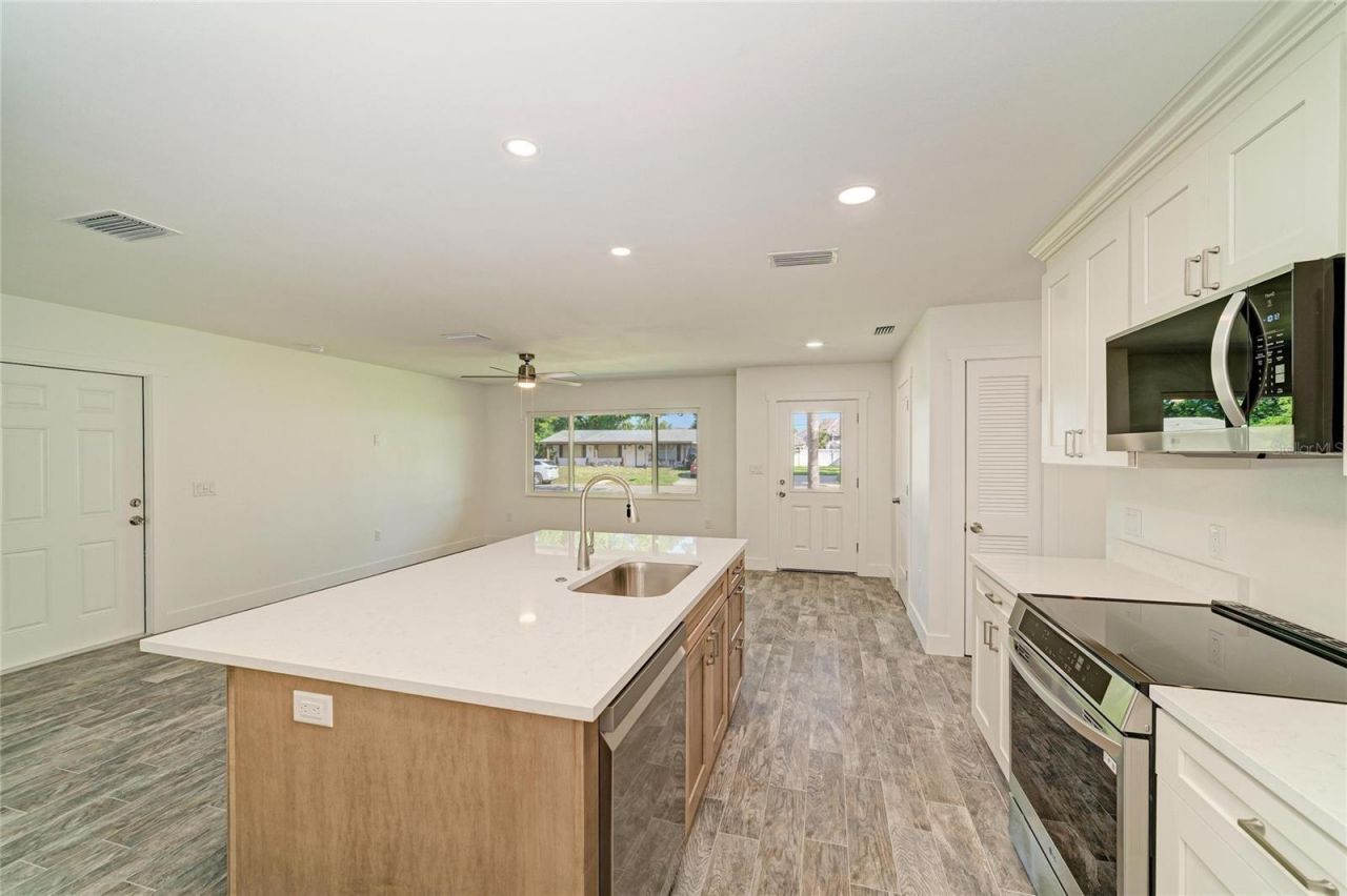 6105 7th Avenue Drive W, Bradenton, FL 34209 Photo