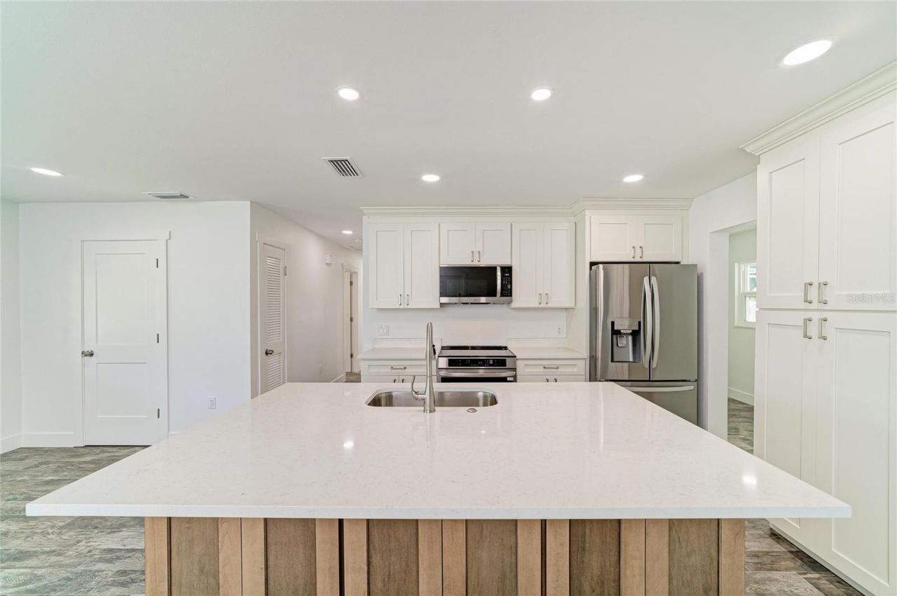 6105 7th Avenue Drive W, Bradenton, FL 34209 Photo