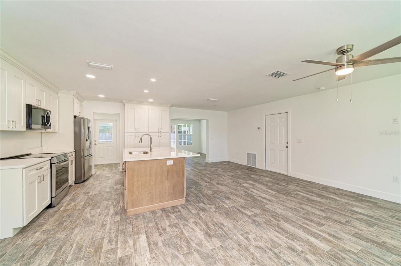 6105 7th Avenue Drive W, Bradenton, FL 34209 Photo