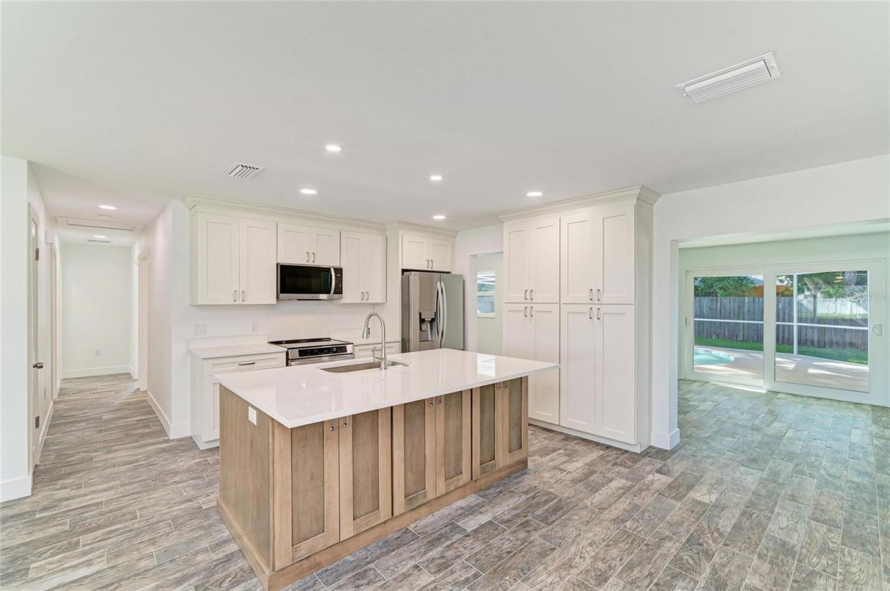 6105 7th Avenue Drive W, Bradenton, FL 34209 Photo