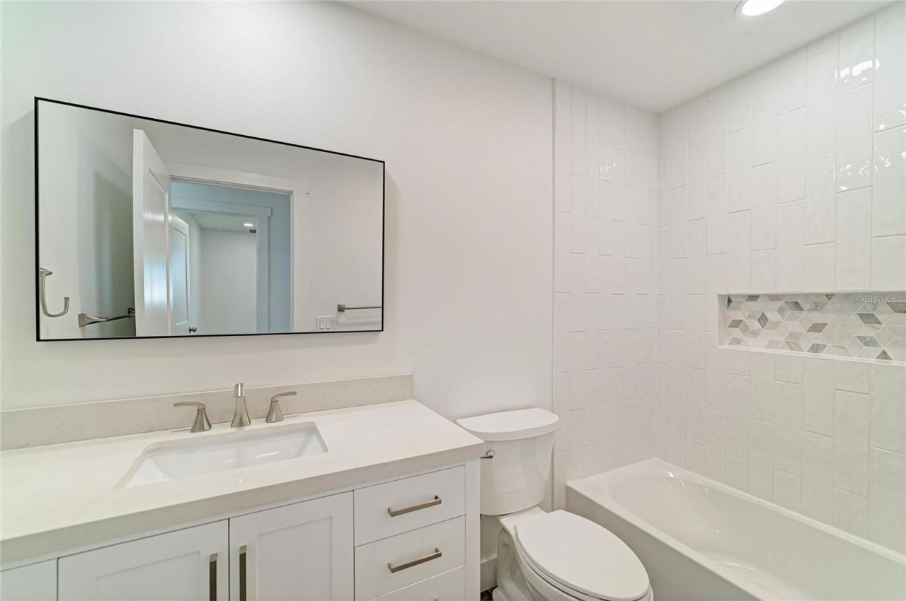 6105 7th Avenue Drive W, Bradenton, FL 34209 Photo