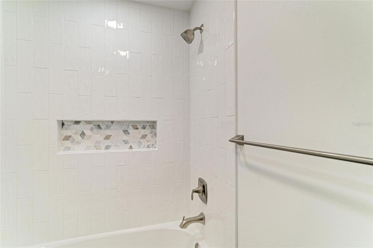 6105 7th Avenue Drive W, Bradenton, FL 34209 Photo