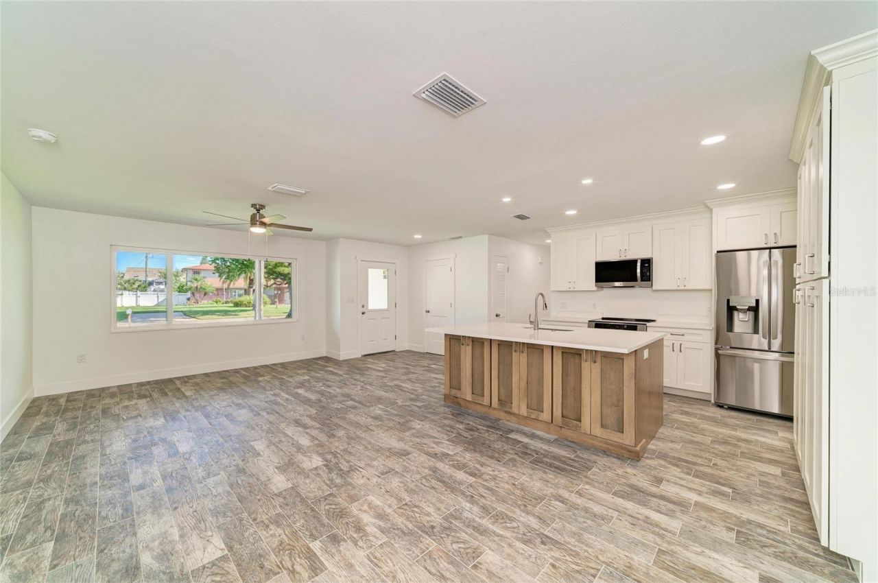 6105 7th Avenue Drive W, Bradenton, FL 34209 Photo