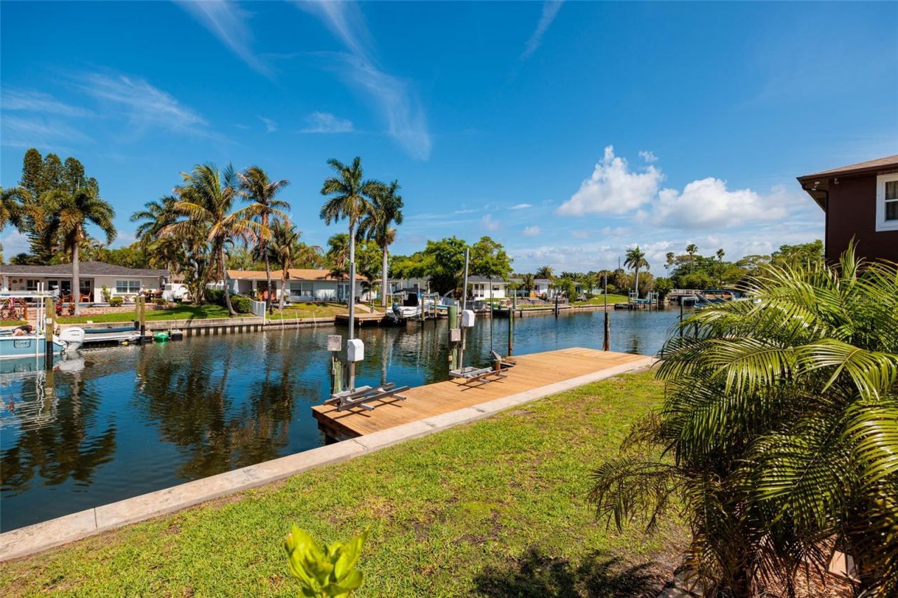 1449 45th Avenue Ne, Saint Petersburg, FL 33703 Photo