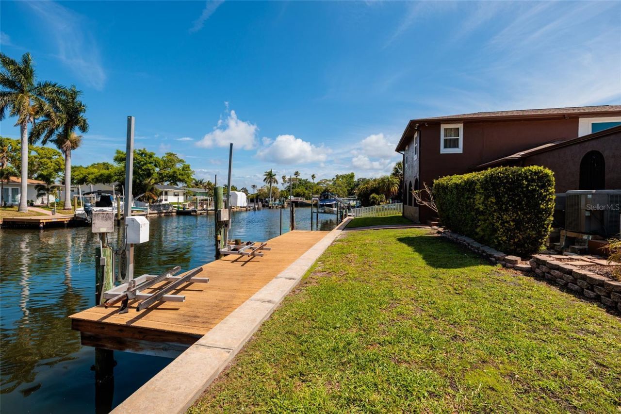 1449 45th Avenue Ne, Saint Petersburg, FL 33703 Photo