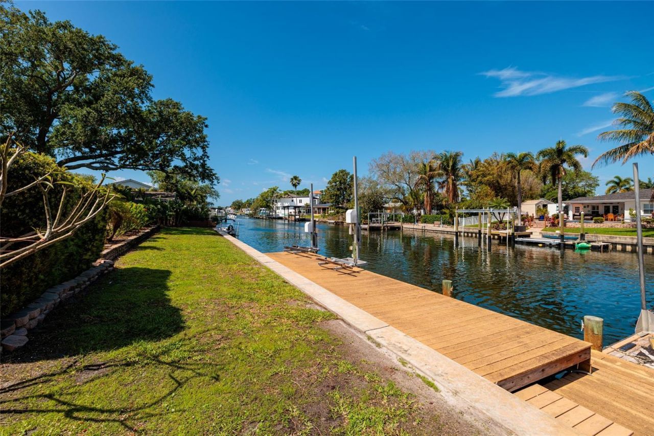 1449 45th Avenue Ne, Saint Petersburg, FL 33703 Photo