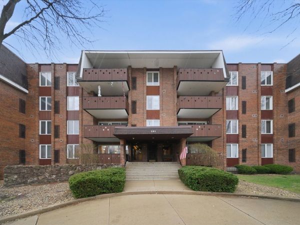 121 S Spruce Avenue , Unit 101, Wood Dale, IL 60191