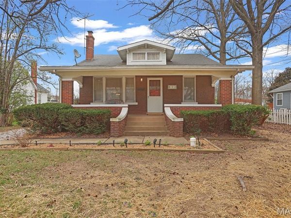 812 Hillsboro Avenue , Edwardsville, IL 62025