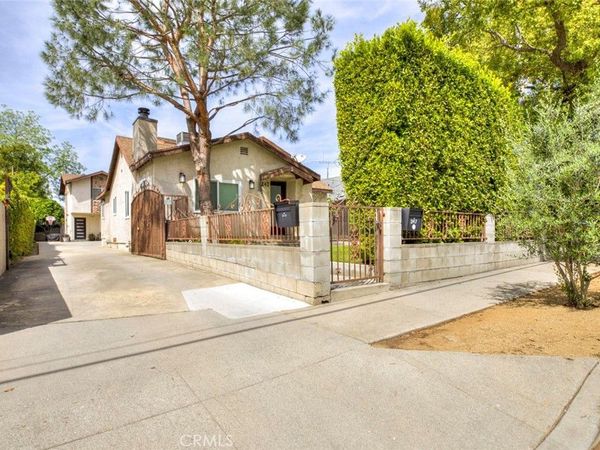 247 N Oak Avenue, Pasadena, CA 91107