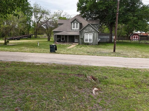 517 Giddings ST, Lexington, TX 78947