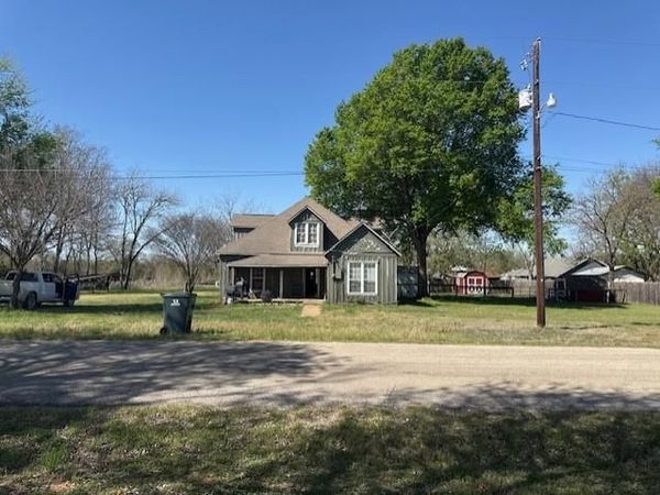 517 Giddings ST , Lexington, TX 78947