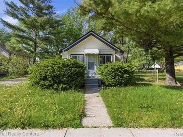 7547 Stephens, Center Line, MI 48015