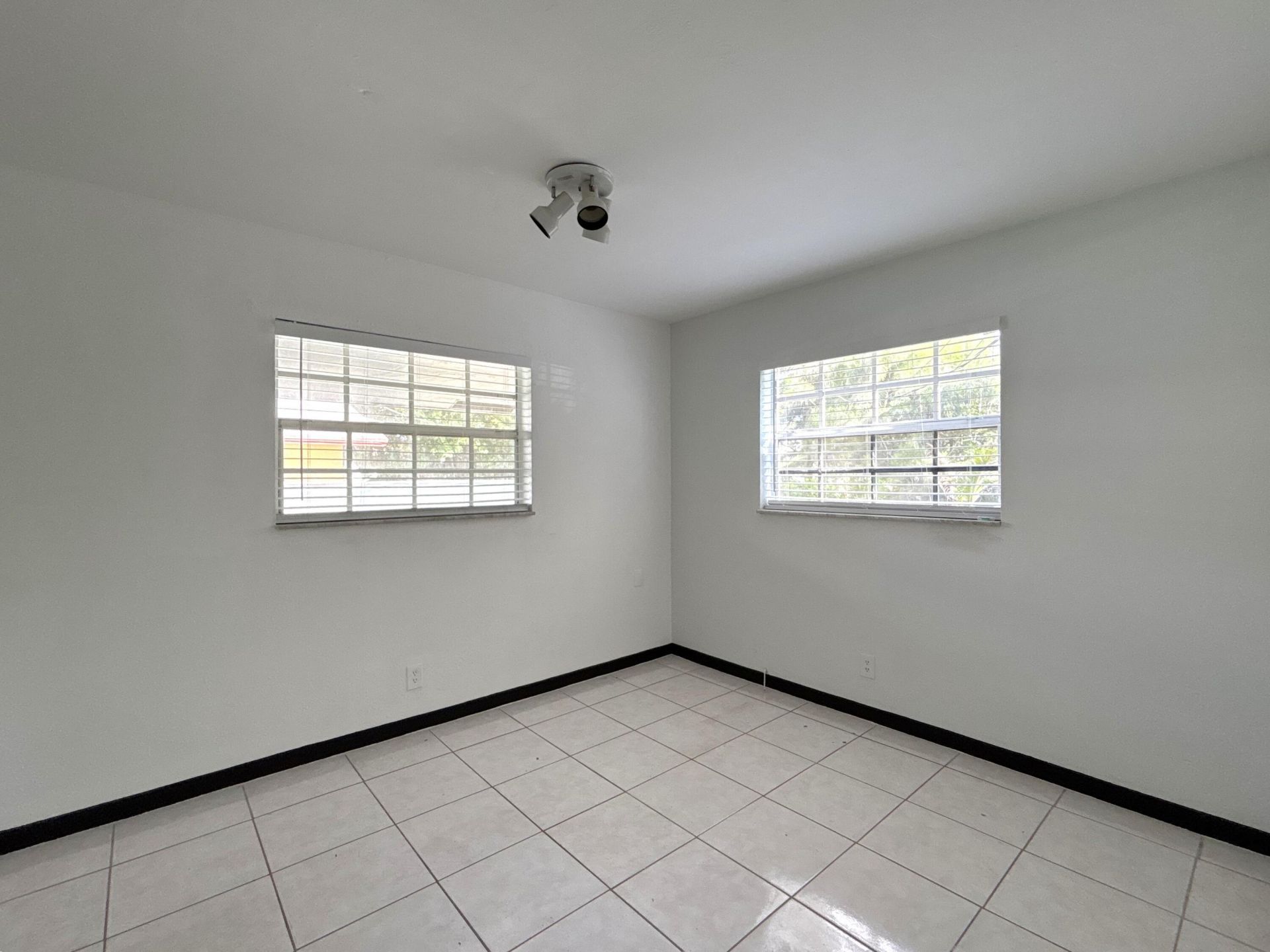 830 SW 10th Street, Pompano Beach, FL 33060 Photo