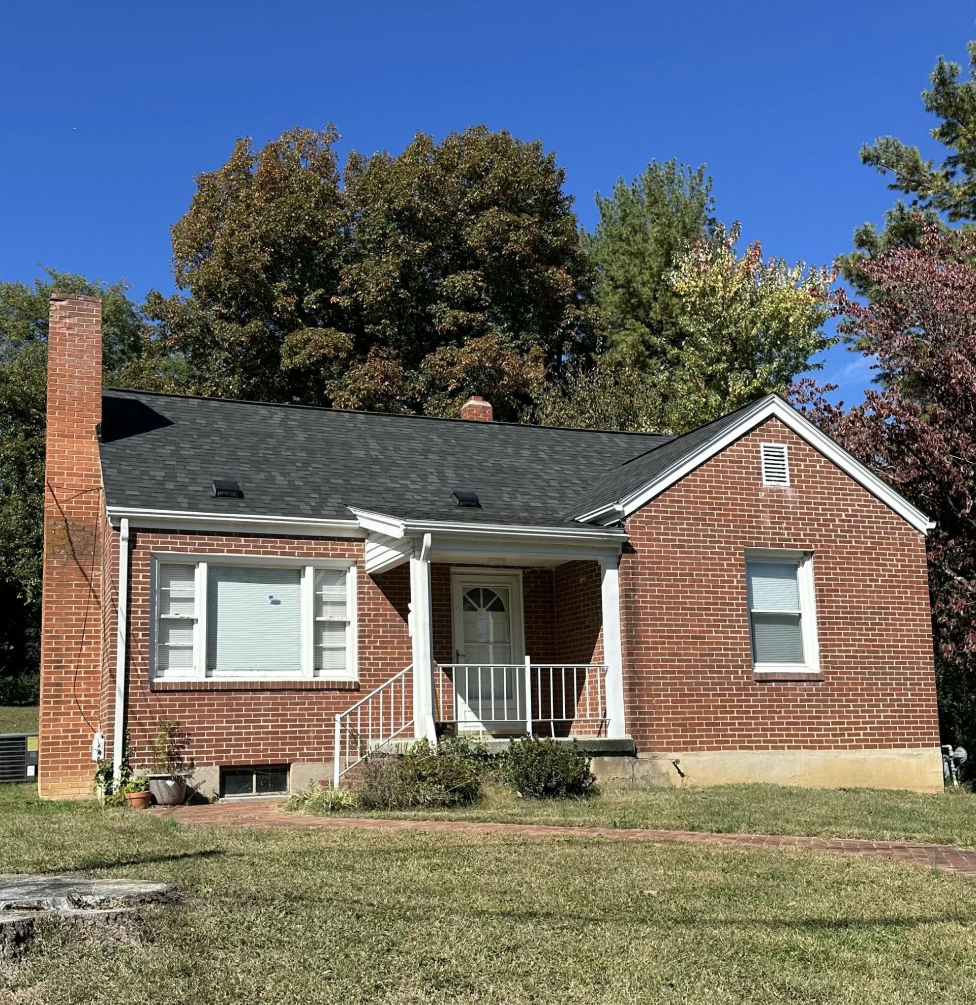 17 Maccie St, Salem, VA 24153 Main Photo