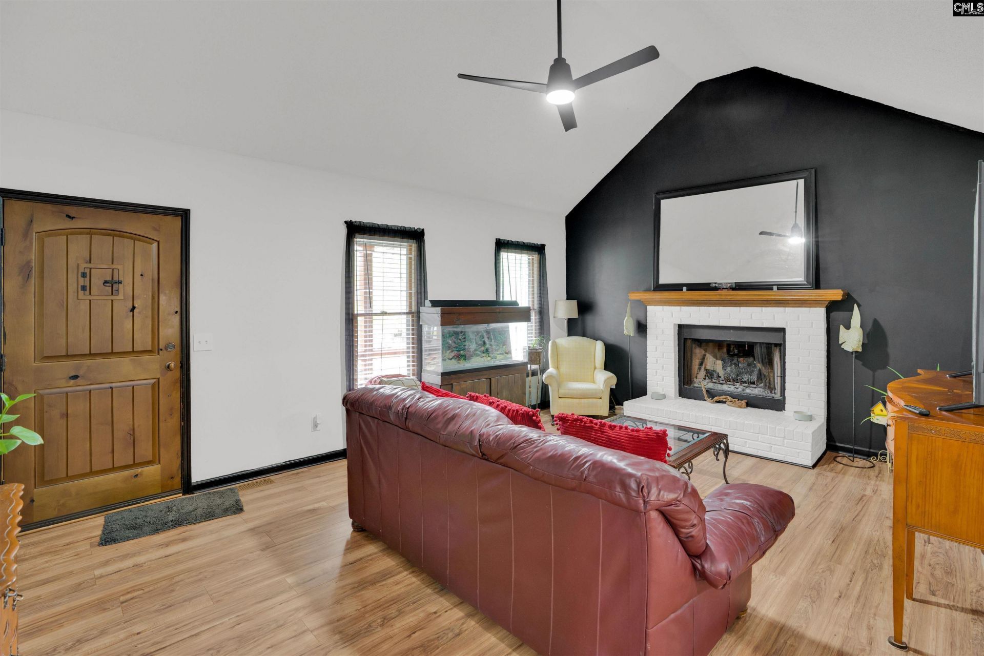 100 Tallwood Street  Photo 8