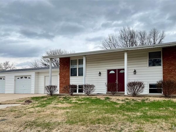 1342 Caulks Hill Road , St Charles, MO 63304