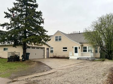 831 PALMER Avenue, OAKLAND, IA 51560