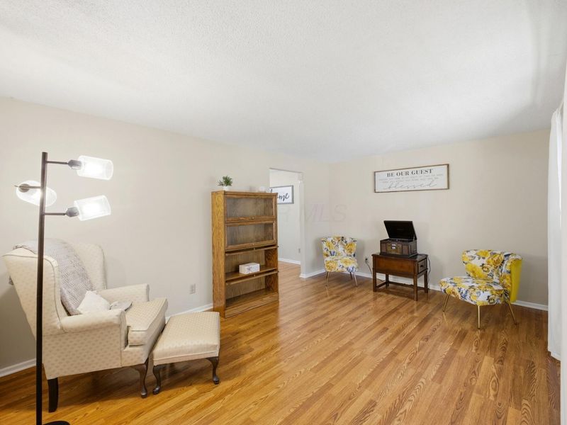 958 Windbourne Street, Columbus, OH 43230 Photo 6