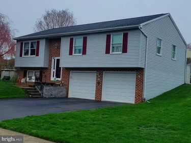 65 PINE RIDGE CIRCLE, ENOLA, PA 17025