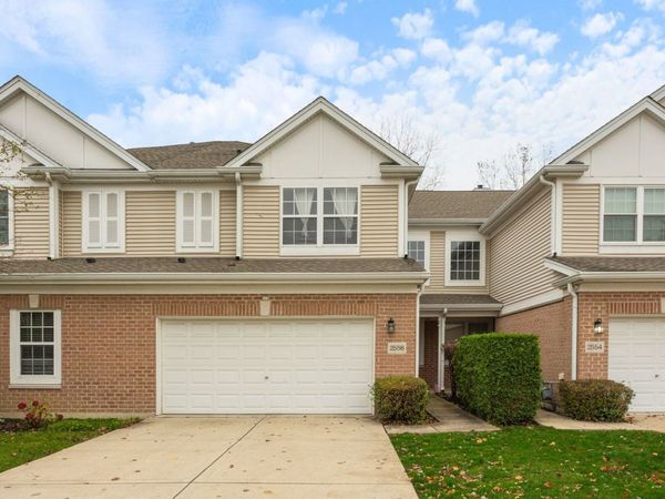 2556 Camberley Circle , Unit 2-813, Westchester, IL 60154