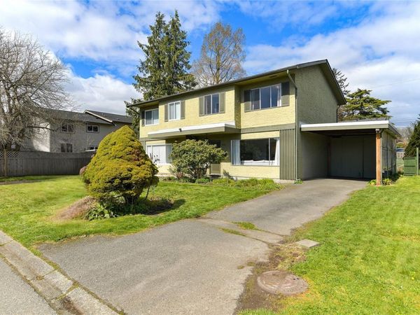 1716 Ashdale Pl, Saanich, BC V8N 1N9