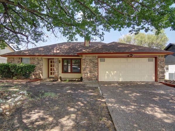 716 Nicole Drive, Burleson, TX 76028