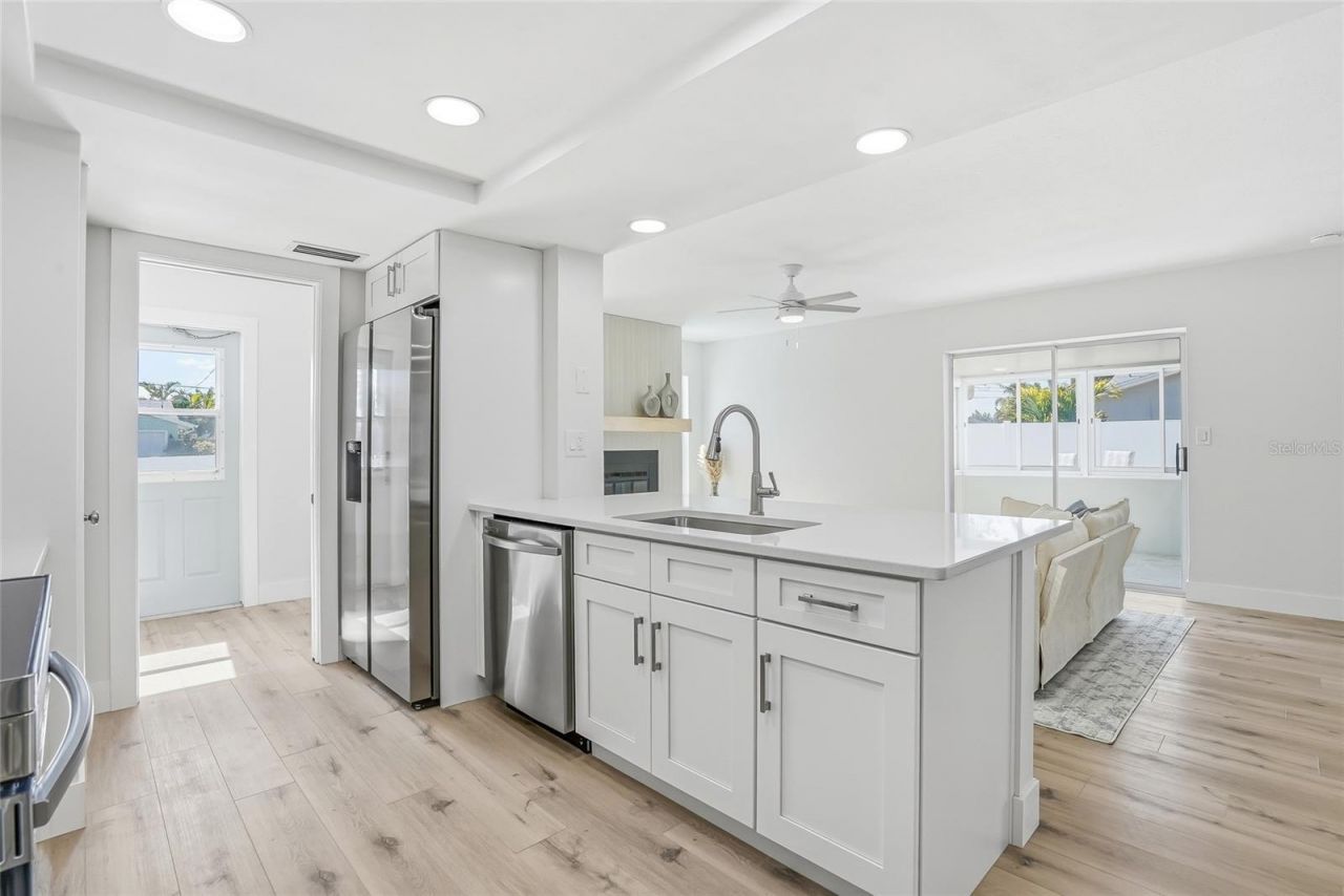 5708 Bayshore Drive, Seminole, FL 33772 Photo