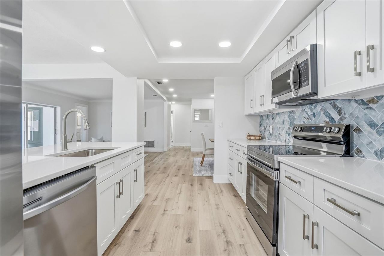 5708 Bayshore Drive, Seminole, FL 33772 Photo