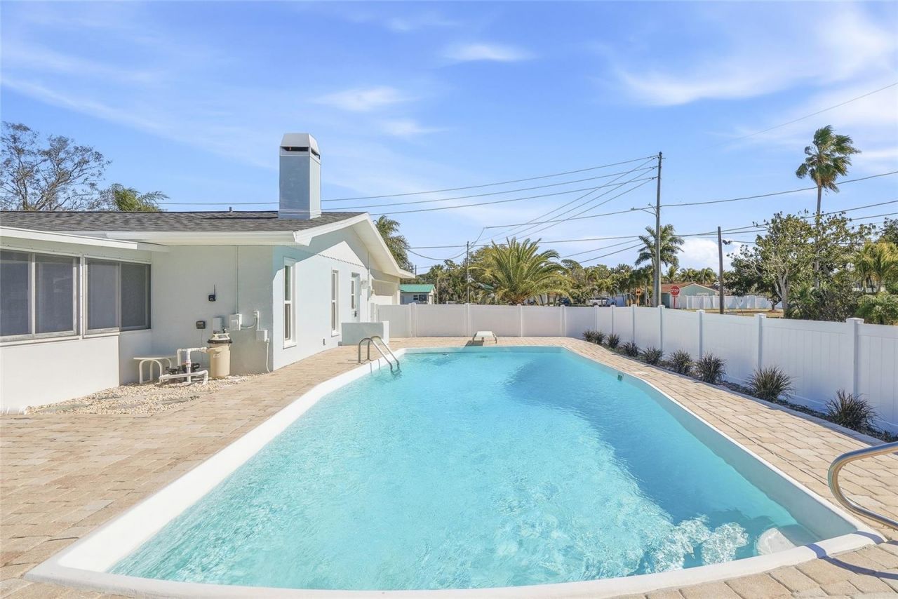 5708 Bayshore Drive, Seminole, FL 33772 Photo