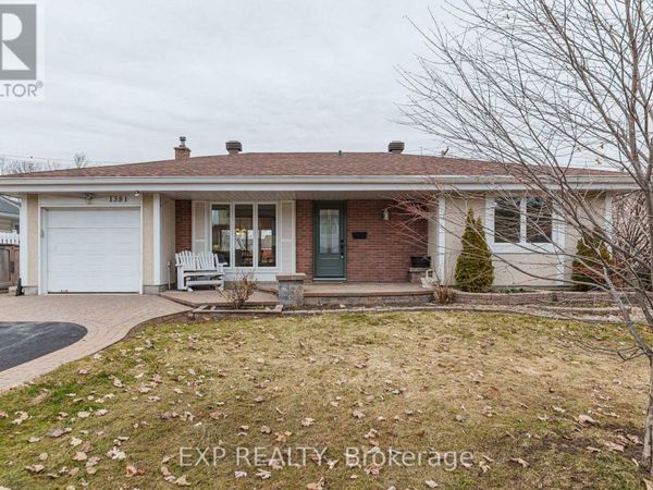 1381 Pebble Road, Ottawa, ON K1V7R7