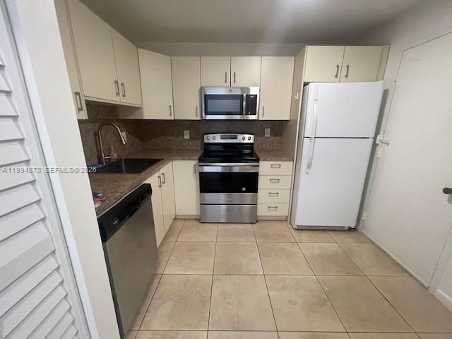 1830 Dixieanna St , Unit 606, Hollywood, FL 33020 Photo