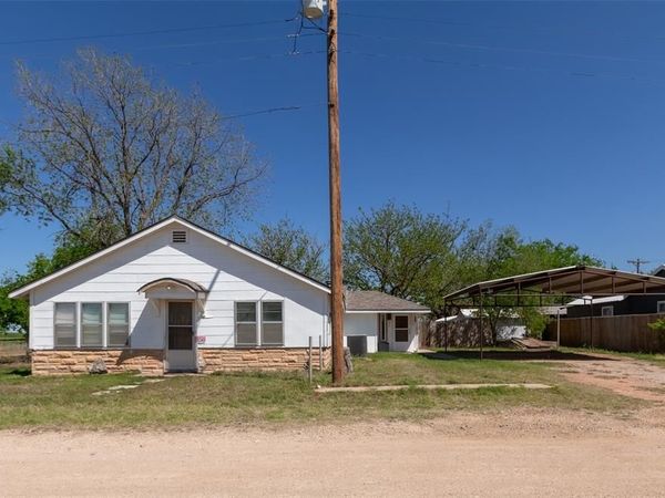 242 E Hamilton Street , Lueders, TX 79553