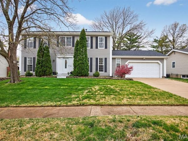 323 Oakleigh Woods Drive, Ballwin, MO 63011