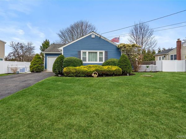 310 Candee Avenue , Sayville, NY 11782