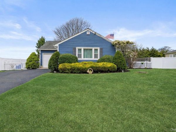 310 Candee Avenue , Sayville, NY 11782