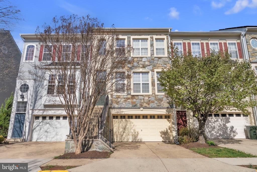 2110 Capstone Circle, Herndon, VA 20170 Main Photo